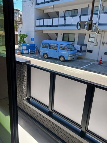 バルコニー　開放的で明るい空間を演出してくれるバルコニーです