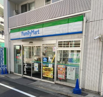 コンビニ　ファミリーマート南山堂千川駅前店（コンビニ）まで279m