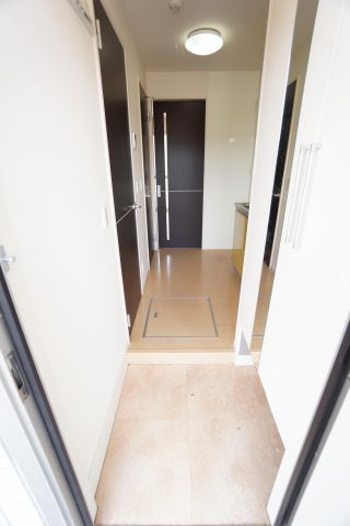 玄関　※同物件・同タイプの写真です。