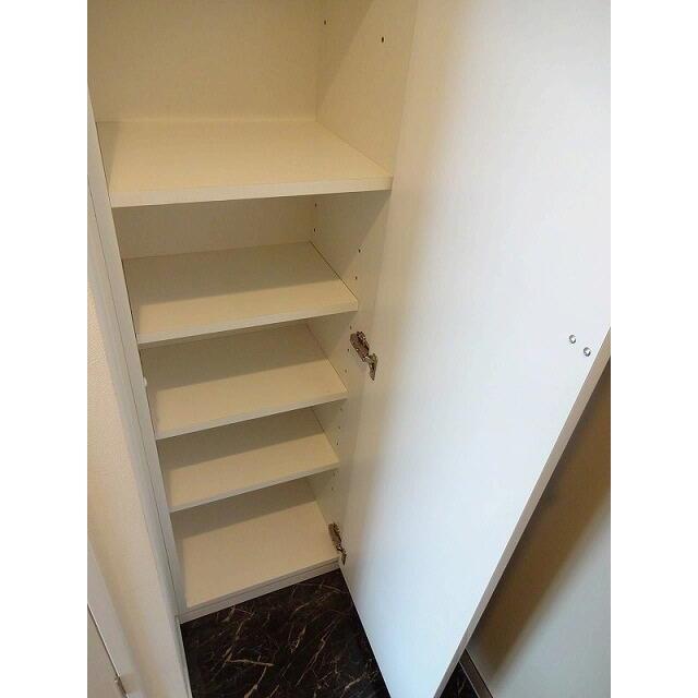 玄関　※写真は同物件別部屋です。?