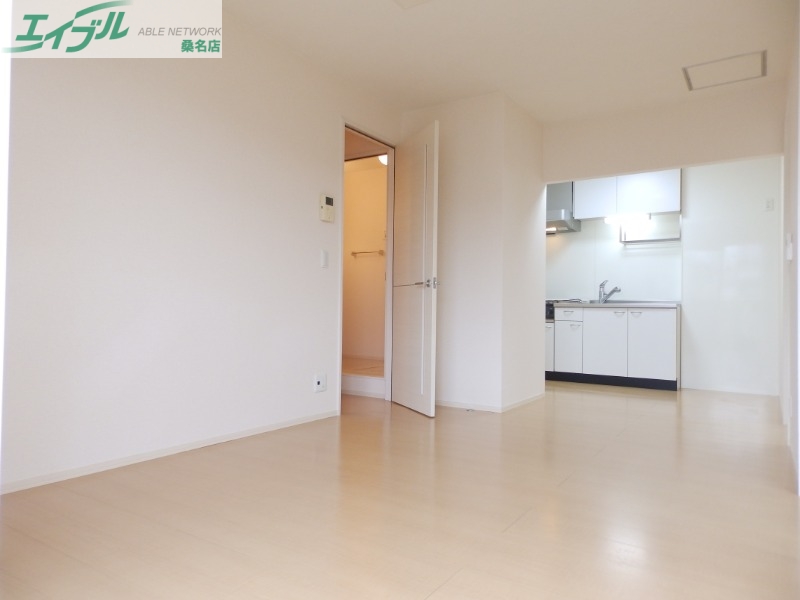 居室・リビング　別部屋参考写真です