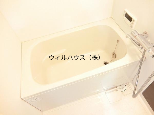 バス・シャワールーム　浴室乾燥機、追い焚き機能付きバス！