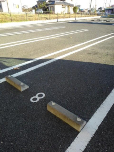 その他　２重白線の駐車スペース
