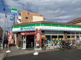 コンビニ　ファミリーマート 関町庚申通り店（コンビニ）まで525m