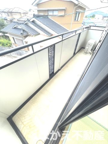 バルコニー　外からの目が気にならないバルコニーで洗濯物が干せます