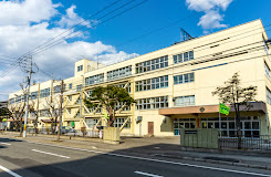 中学校　札幌市立北辰中学校（中学校）まで1036m