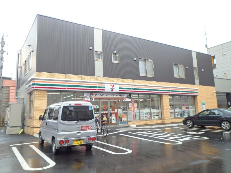 コンビニ　セブンイレブン札幌琴似3条2丁目店（コンビニ）まで606m