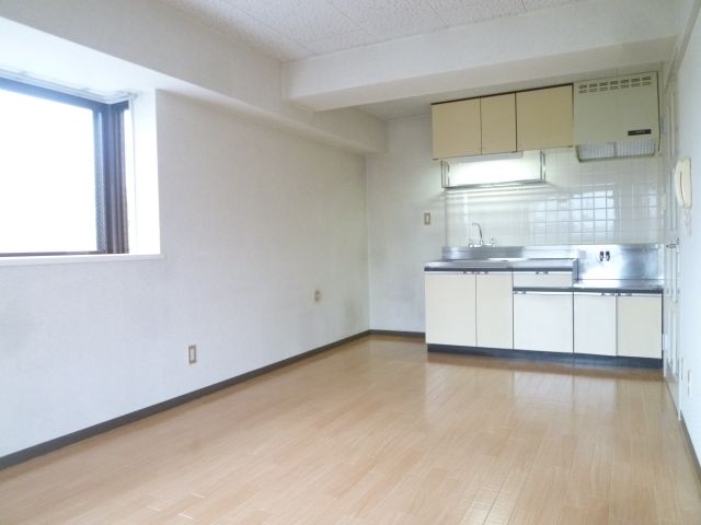 居室・リビング　９帖のＬＤＫです。角部屋で明るいです。