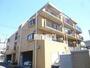 建物外観　車通りの少ない閑静な住宅街にあるマンションです