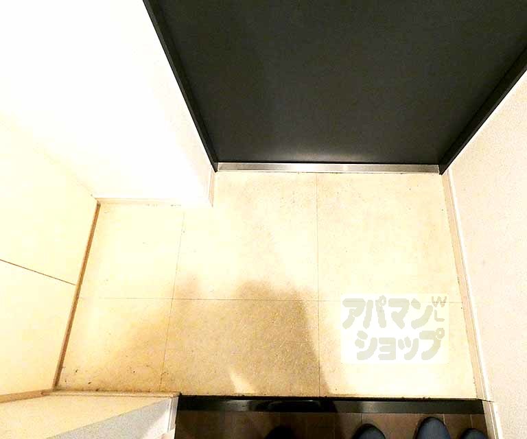 スワンズ京都西陣の玄関写真