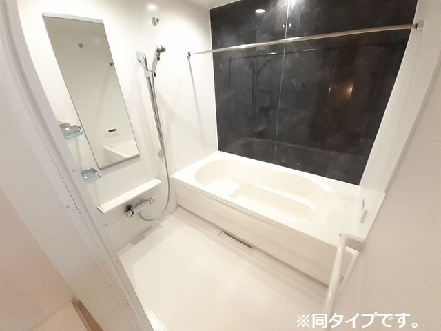 バス・シャワールーム　約1坪サイズのお風呂で足を伸ばして入浴できます☆