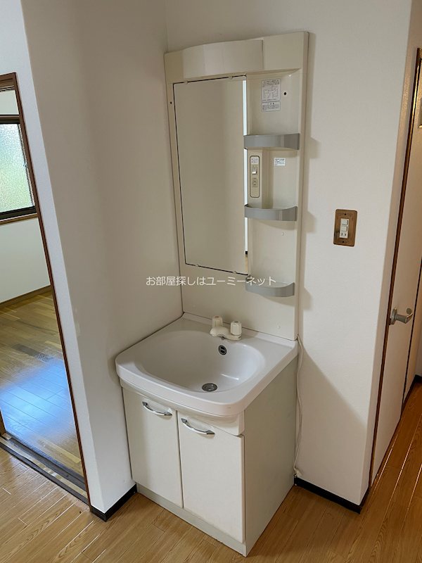 洗面設備　※101号室の画像。現況と相違がある場合は、現況優先。