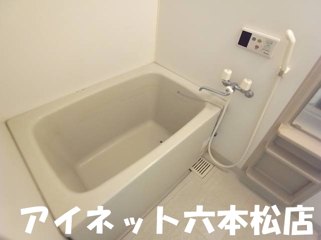 地下鉄七隈線 七隈駅 徒歩3分 5階建 築23年の風呂写真
