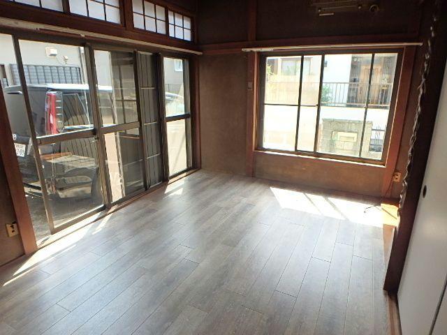 東松山広々戸建ての居間写真