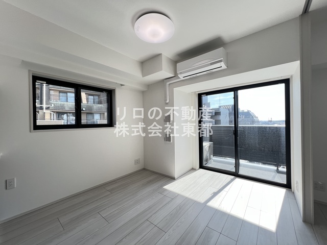 居室・リビング　２面採光なので、明るく風通しのよい過ごしやすいお部屋です♪
