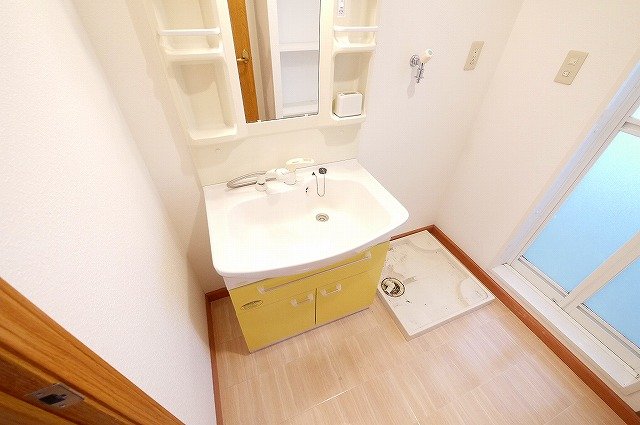 洗面設備　広い洗面スペースです