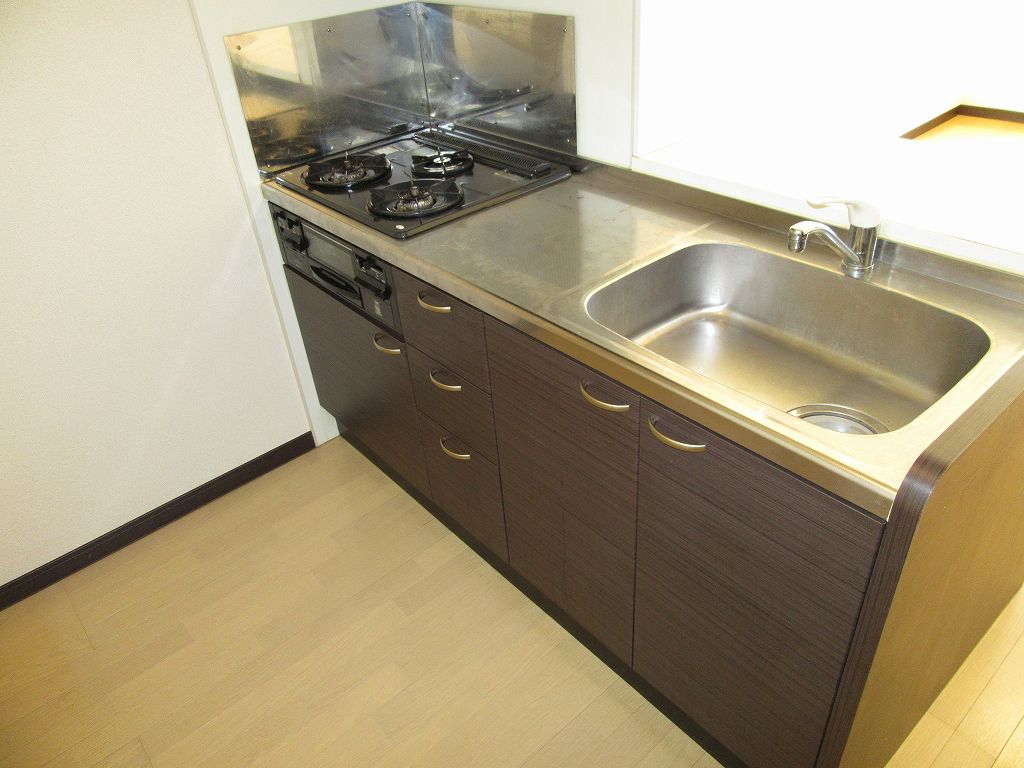 キッチン　システムキッチン（ガスコンロ3口、グリル）