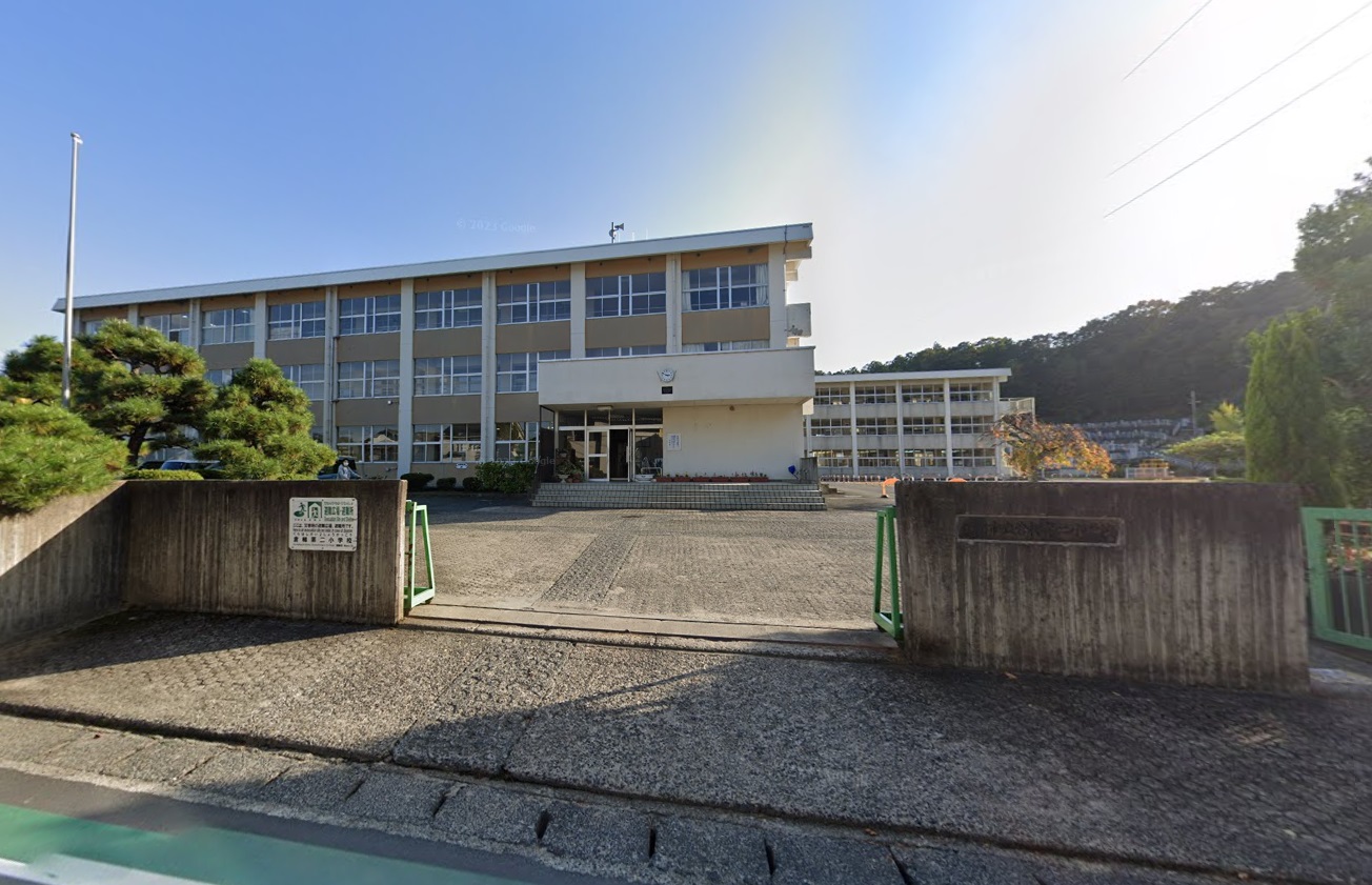 小学校　舞鶴市立倉梯第二小学校（小学校）まで661m