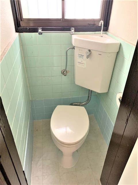 地下鉄海岸線 駒ケ林駅 徒歩9分 2階建 築39年のトイレ写真