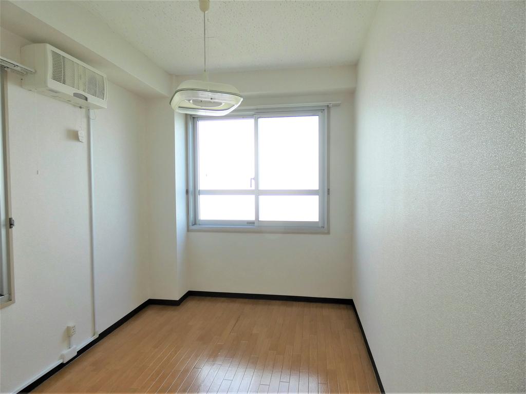 居室・リビング　エアコン付きです。