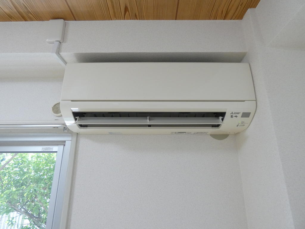その他設備　ベランダ側洋室、エアコン付き。室内防音工事済み。