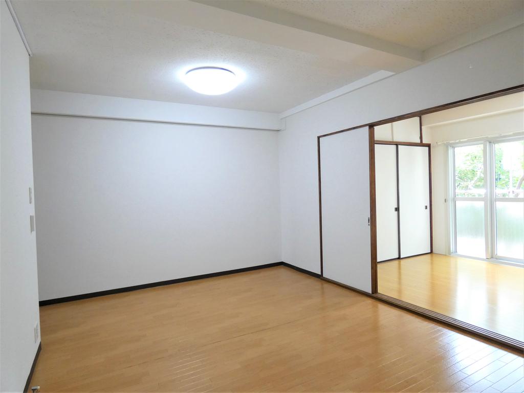 居室・リビング　広いリビング。