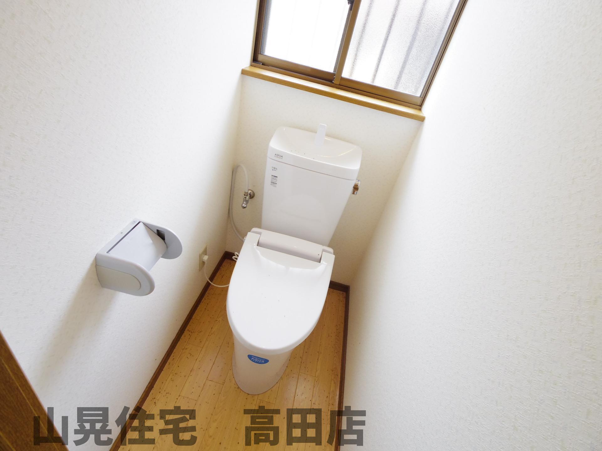 トイレ　トイレにも窓があるって本当にめずらしいですよね♪