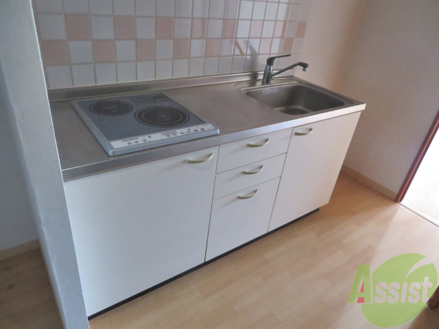 キッチン　広いキッチンです、料理をする方にも嬉しいですね