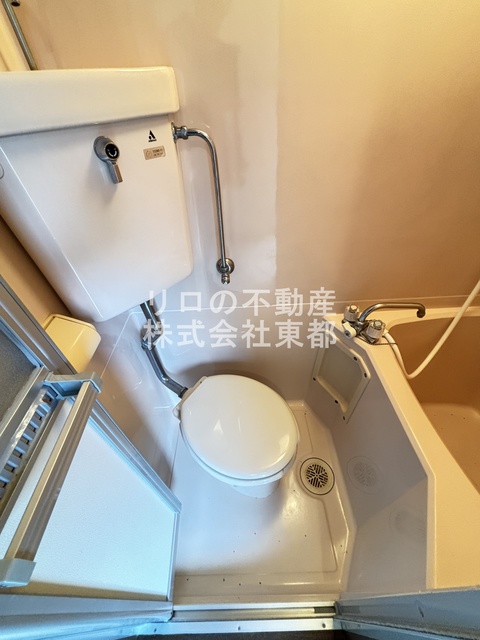 トイレ　白を基調とした空間で清潔感のあるトイレです♪