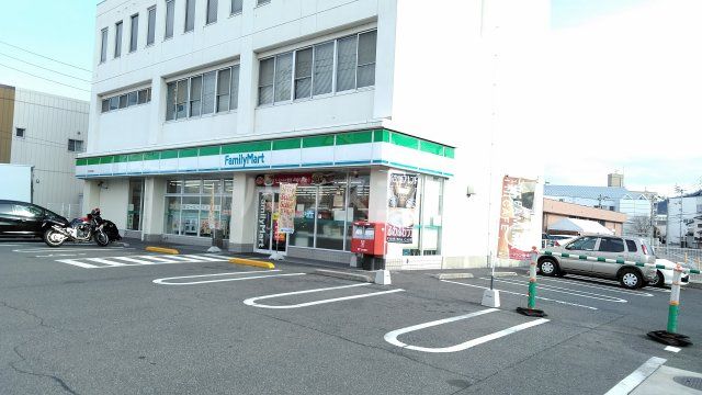 【プレアール高松西町のコンビニ】