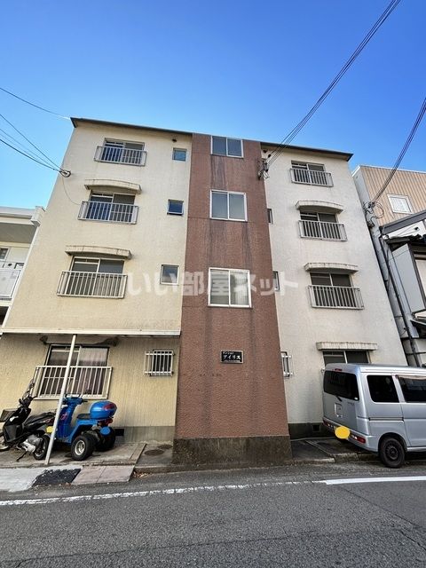 和歌山市吉田のマンションの建物外観