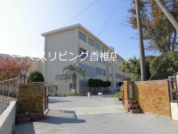 中学校　福岡市立多々良中央中学校（中学校）まで899m