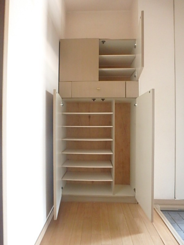 玄関　図面と現状に相違がある場合には現状を優先