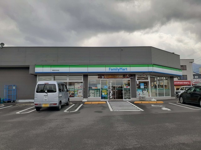 その他　ファミリーマート新居浜中村店様まで550m