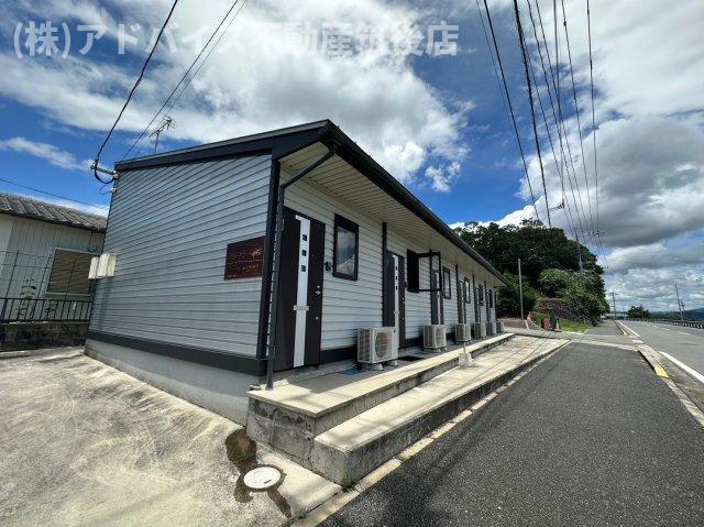 【八女市蒲原のアパートの建物外観】