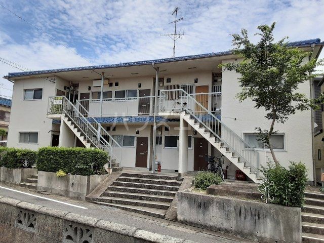 【名古屋市緑区鳴海町のアパートの建物外観】