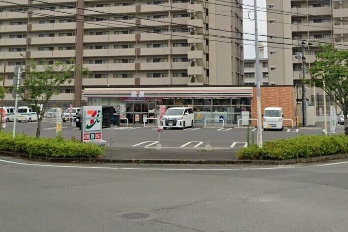 コンビニ　セブンイレブン鹿児島谷山中央2丁目店（コンビニ）まで329m