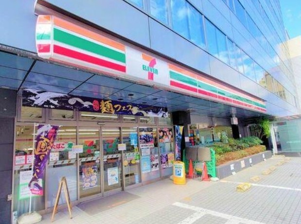コンビニ　セブンイレブン赤坂4丁目店（コンビニ）まで121m