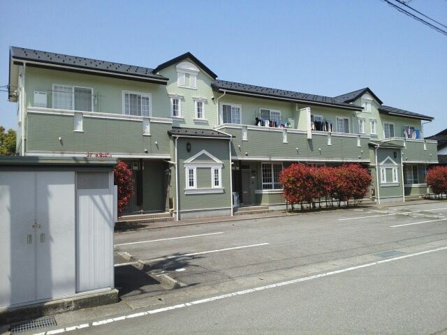 富山市八尾町福島のアパートの建物外観