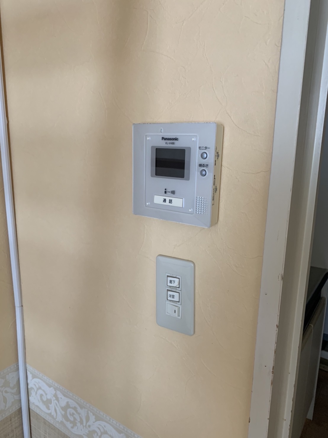 セキュリティ　テレビドアホンで事前に来客の顔確認できます。