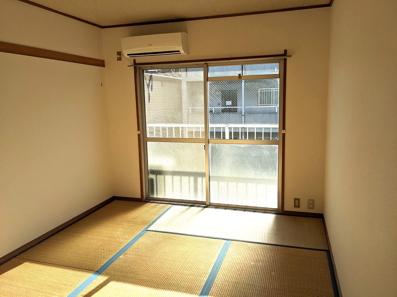 中津コーポラスIIの居間写真