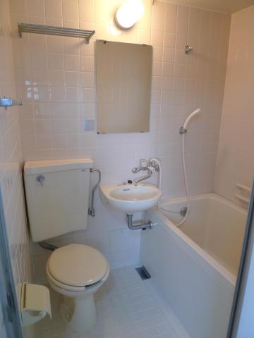 バス・シャワールーム　※同タイプ部屋の写真です。