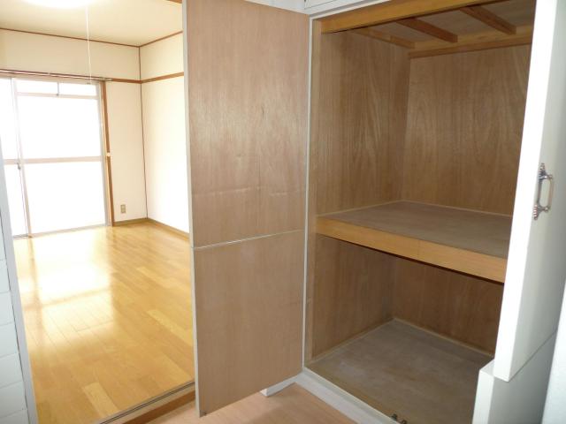 収納　※同タイプ部屋の写真です。