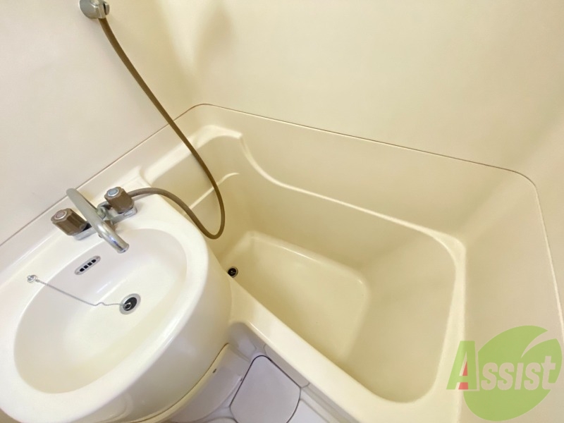 バス・シャワールーム　１人暮らしにはピッタリのサイズ感ですね！