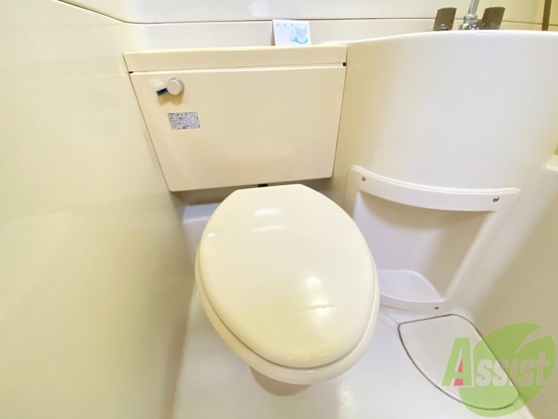 トイレ　ユニットバスタイプなので、トイレは洗面の横に付いてました！