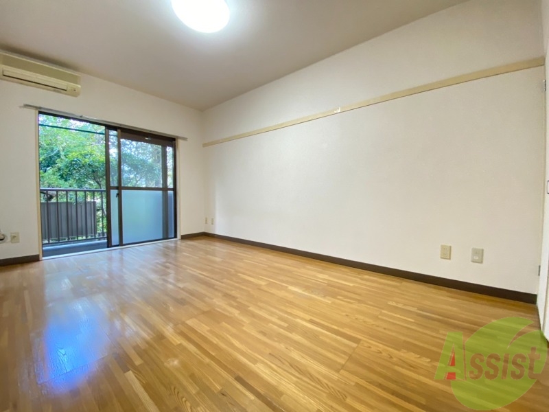 居室・リビング　８．０帖のリビングになります。伸び伸び出来そうですね。