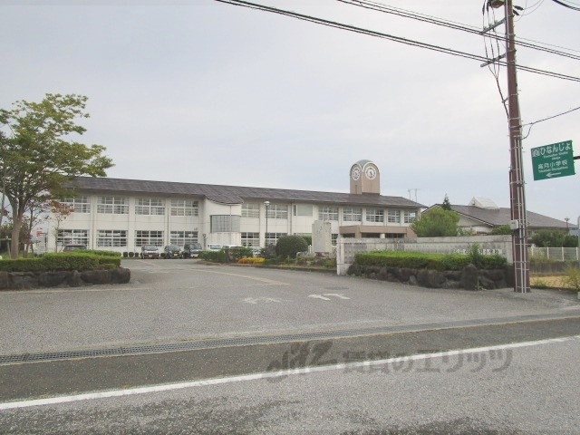 クレオール高月の小学校