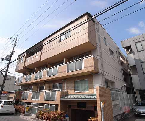 京都市伏見区深草北鍵屋町のマンションの建物外観