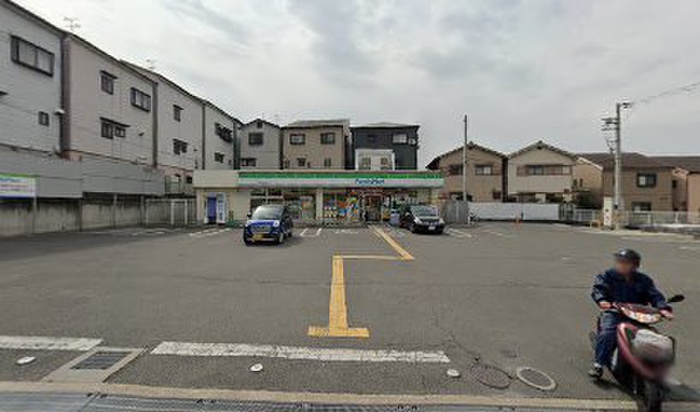 コンビニ　ファミリーマート 東大阪中石切店（コンビニ）まで270m