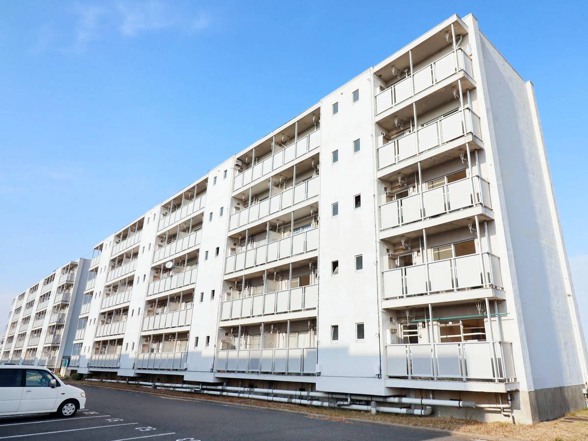 君津市北子安のマンションの建物外観